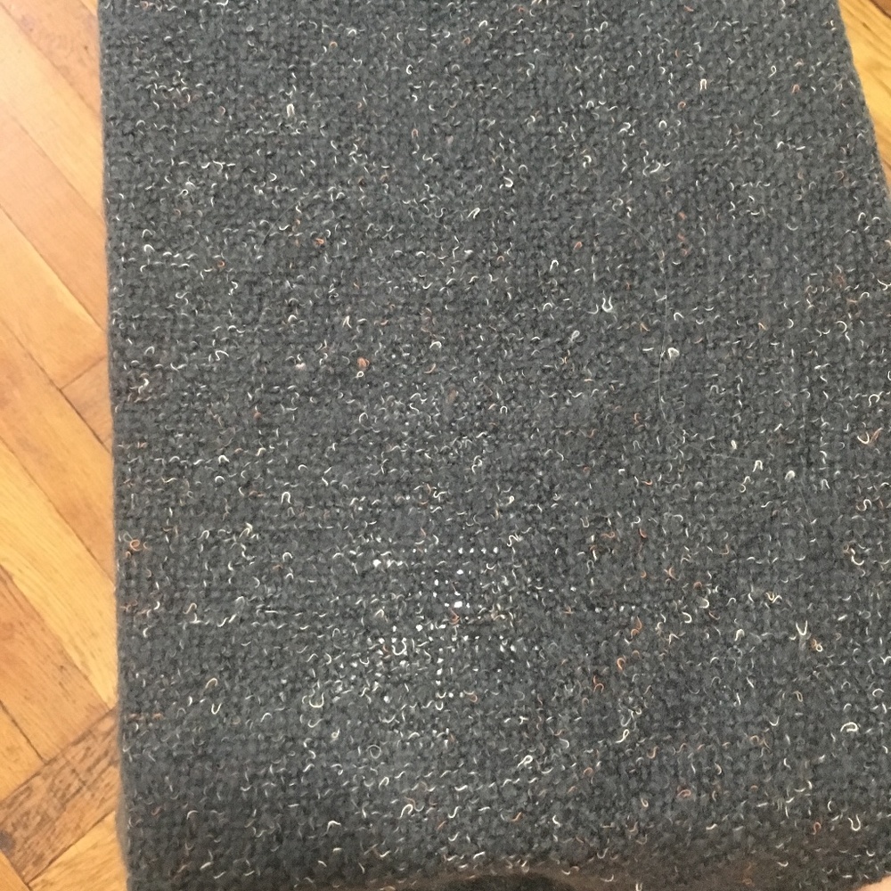 Triangle scarf - Picture 2 of 2